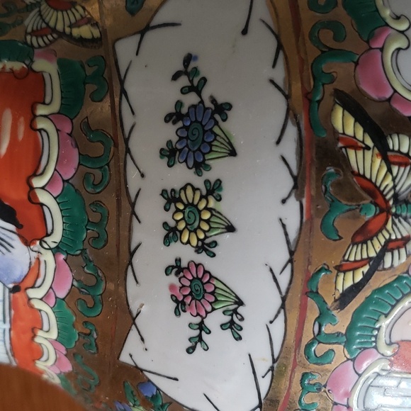 VINTAGE FAMILLE ROSE VASE - Picture 4 of 13